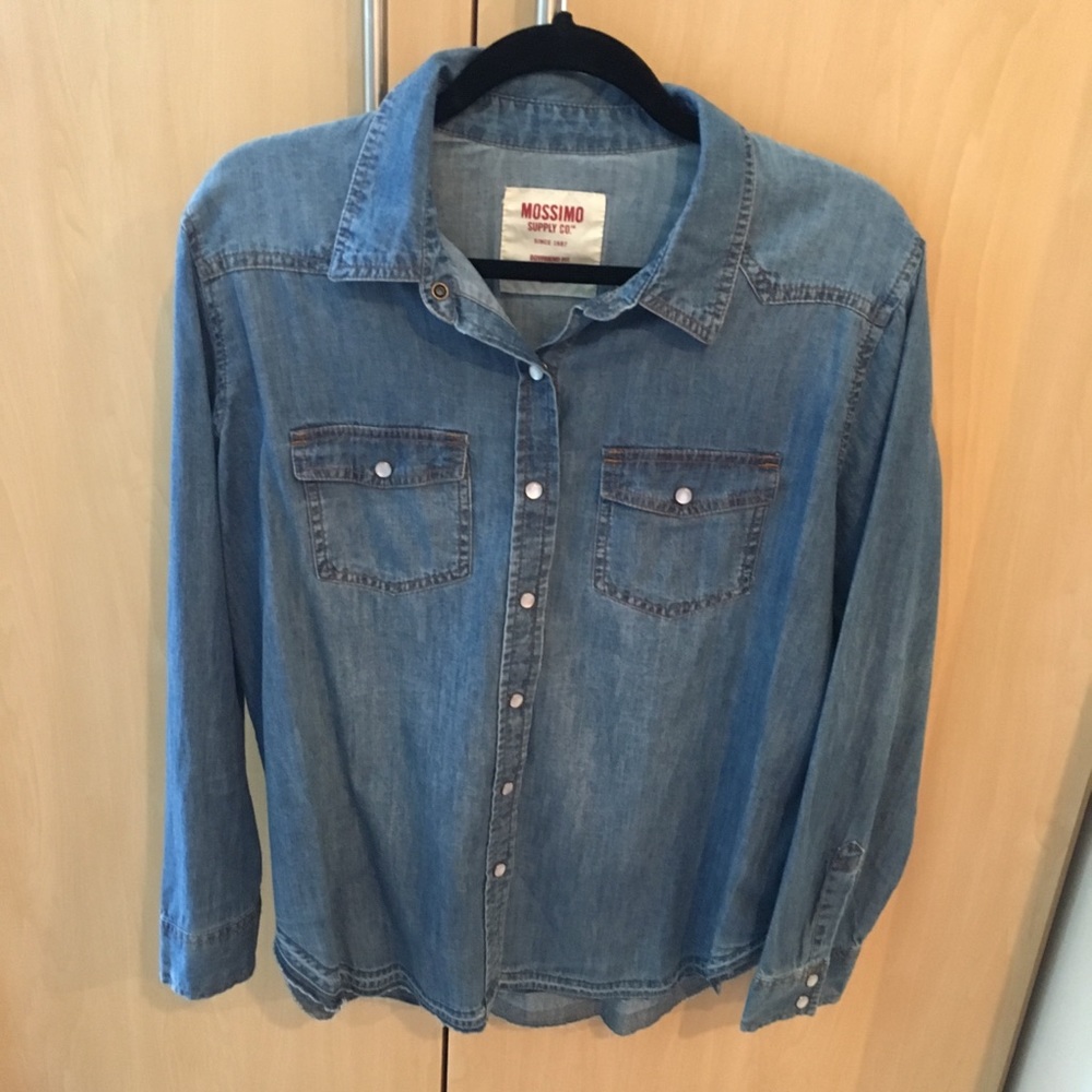 Mossimo women’s denim button up shirt, size large